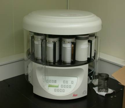 全自動染色機（automatic tissue staining machine）
